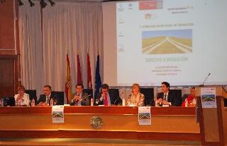 La Universidad premia al presidente y a la Umim por la promoción de la mediación (imagen 4)